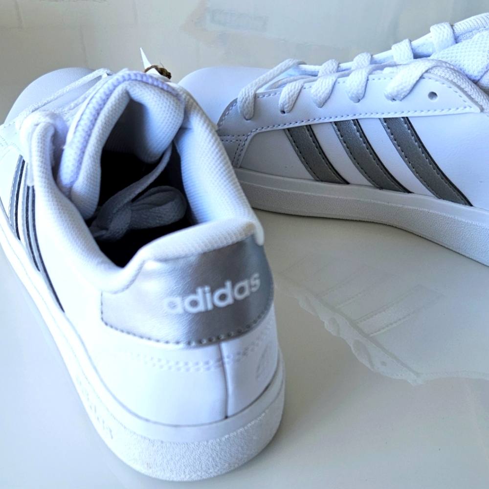 🩶 adidas Grand Court 2.0 Silver - Size 3K/5W 🩶